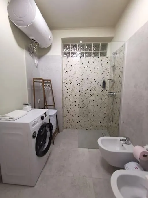 Durres City Center Apartment With Balcony