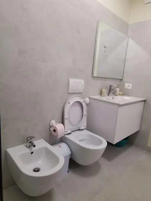 Durres City Center Apartment With Balcony